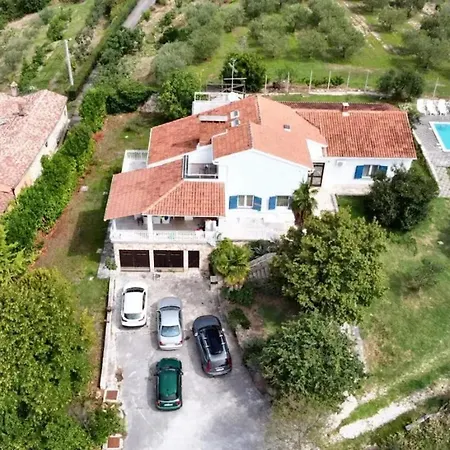 Vila Family In With Pool And Sea View *
