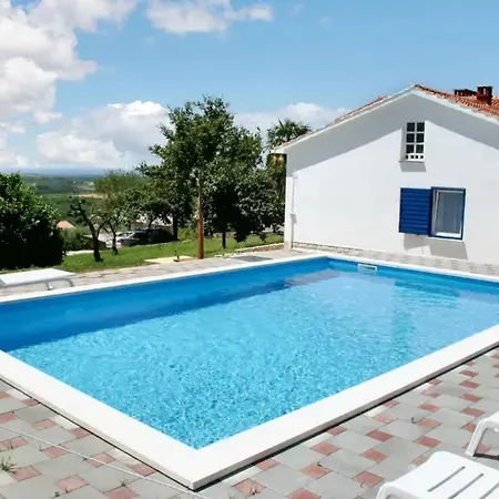 Family In With Pool And Sea View