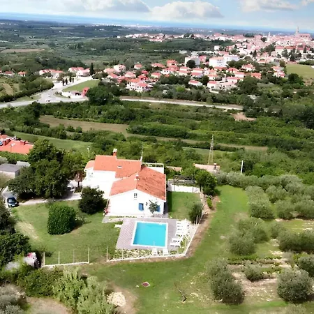 Family In With Pool And Sea View فيلة