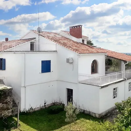 Villa Family In With Pool And Sea View