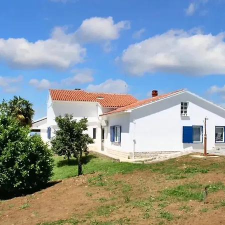 Family In With Pool And Sea View Villa